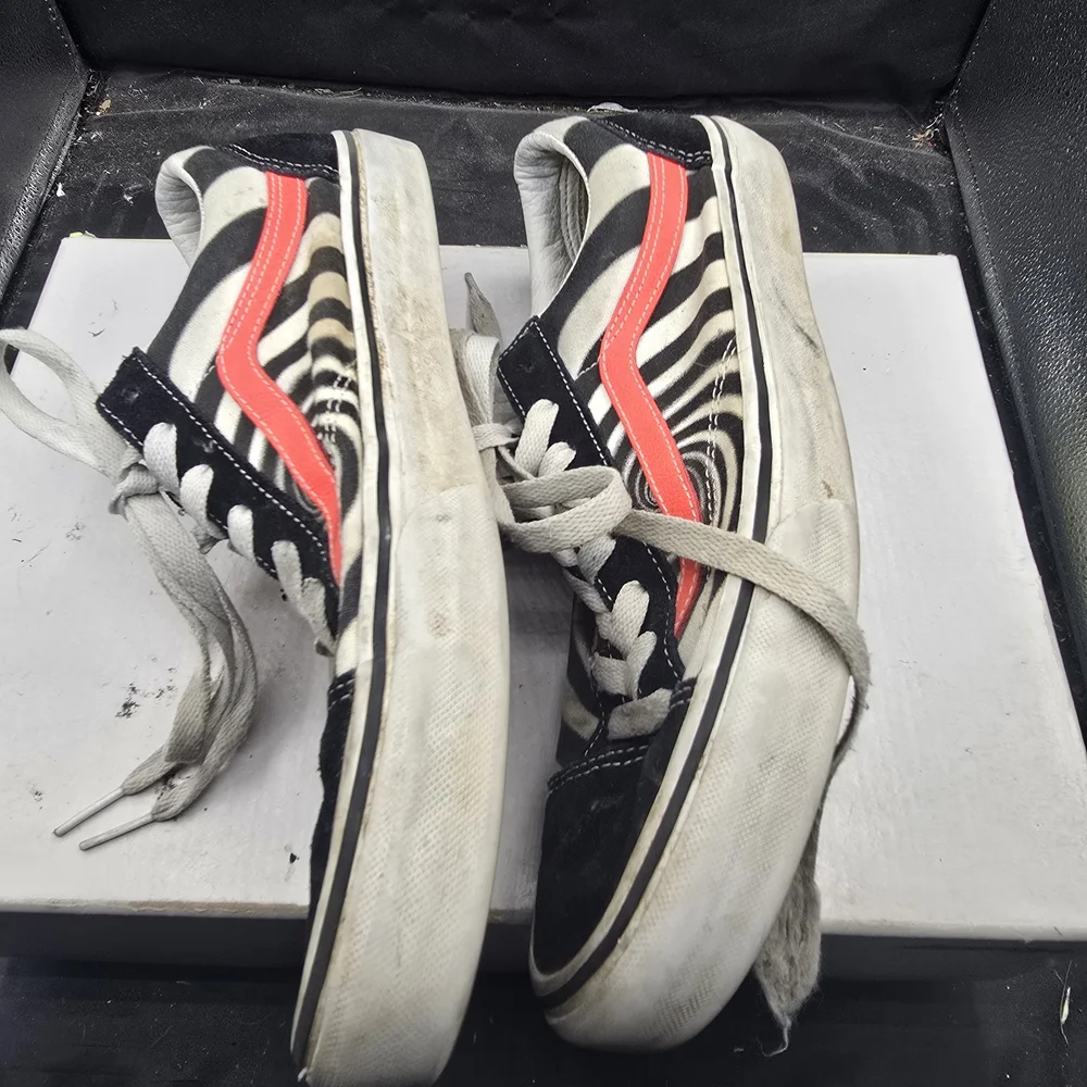 Vans Black and Red‎ Sneakers